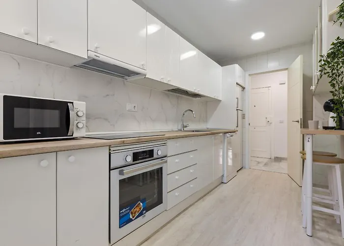 Amplio Con Piscina Y Parking En *