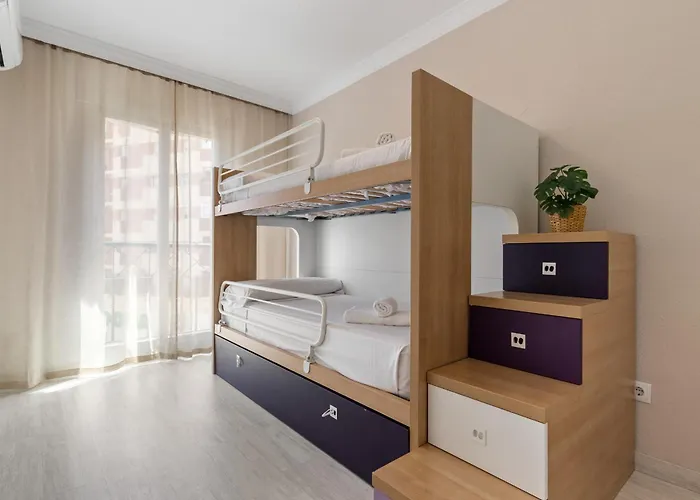 Amplio Con Piscina Y Parking En *