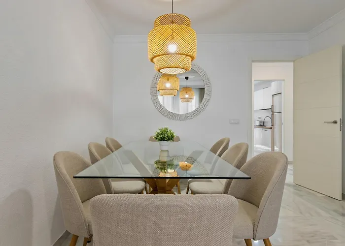 Apartamento Amplio Con Piscina Y Parking En *