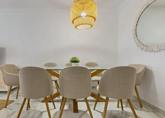 Amplio Con Piscina Y Parking En *