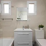 Apartment Amplio Con Piscina Y Parking En *