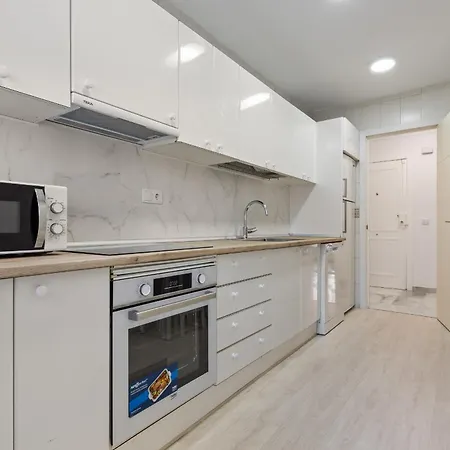 Amplio Con Piscina Y Parking En *