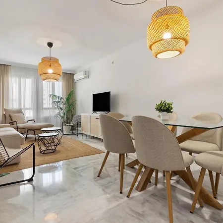 Amplio Con Piscina Y Parking En