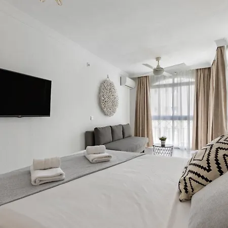 Апартаменты Amplio Con Piscina Y Parking En Торремолинос