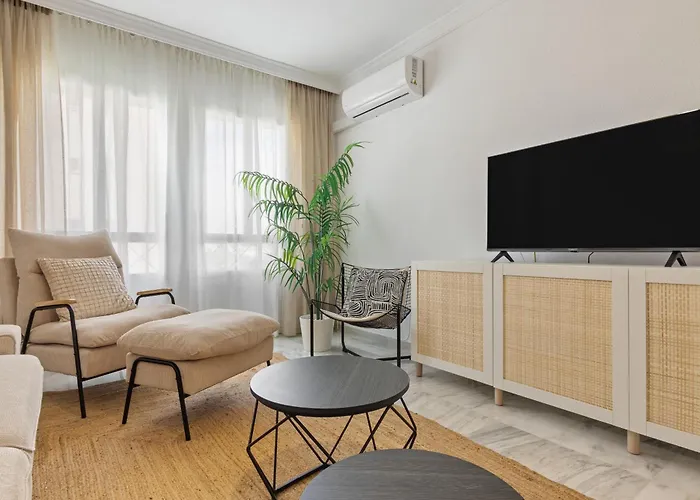 Amplio Con Piscina Y Parking En Торремолинос