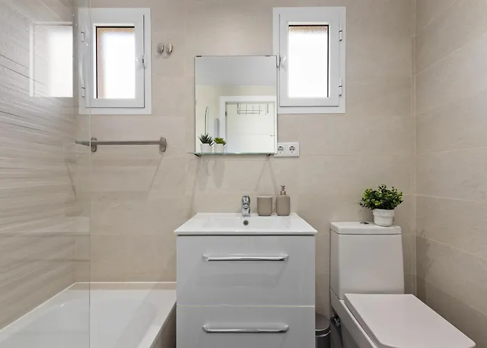 Apartamento Amplio Con Piscina Y Parking En *