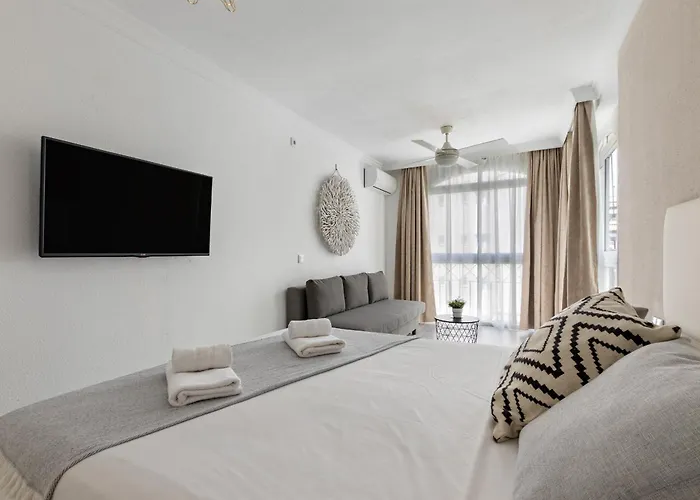 Апартаменты Amplio Con Piscina Y Parking En Торремолинос