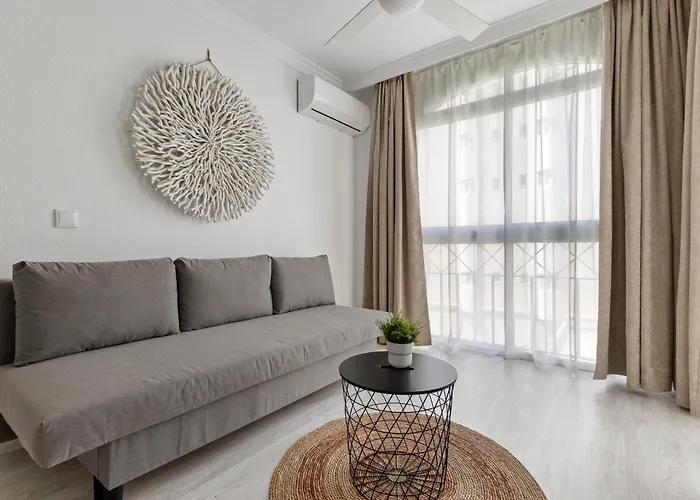 Amplio Con Piscina Y Parking En * Торремолинос