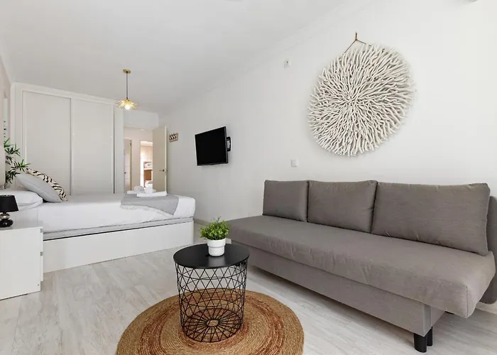 Amplio Con Piscina Y Parking En Торремолинос