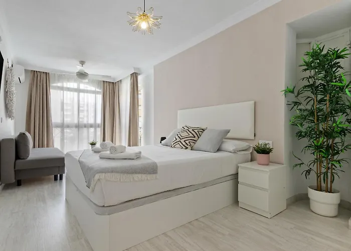 Amplio Con Piscina Y Parking En * Торремолинос