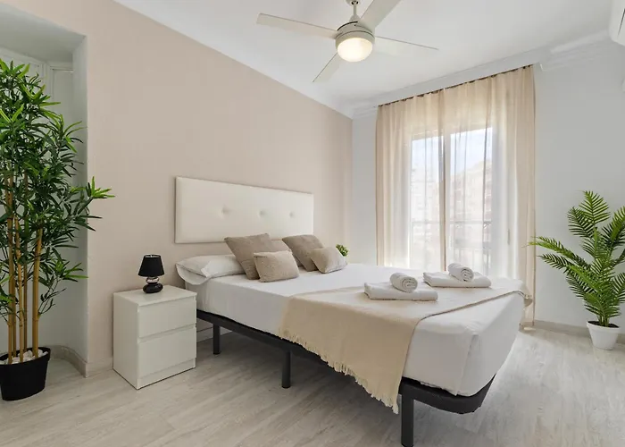 Amplio Con Piscina Y Parking En * Торремолинос