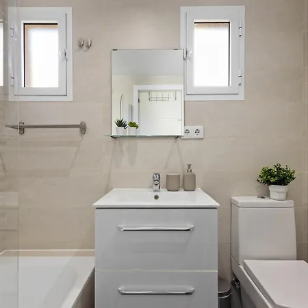 アパート Amplio Con Piscina Y Parking En *
